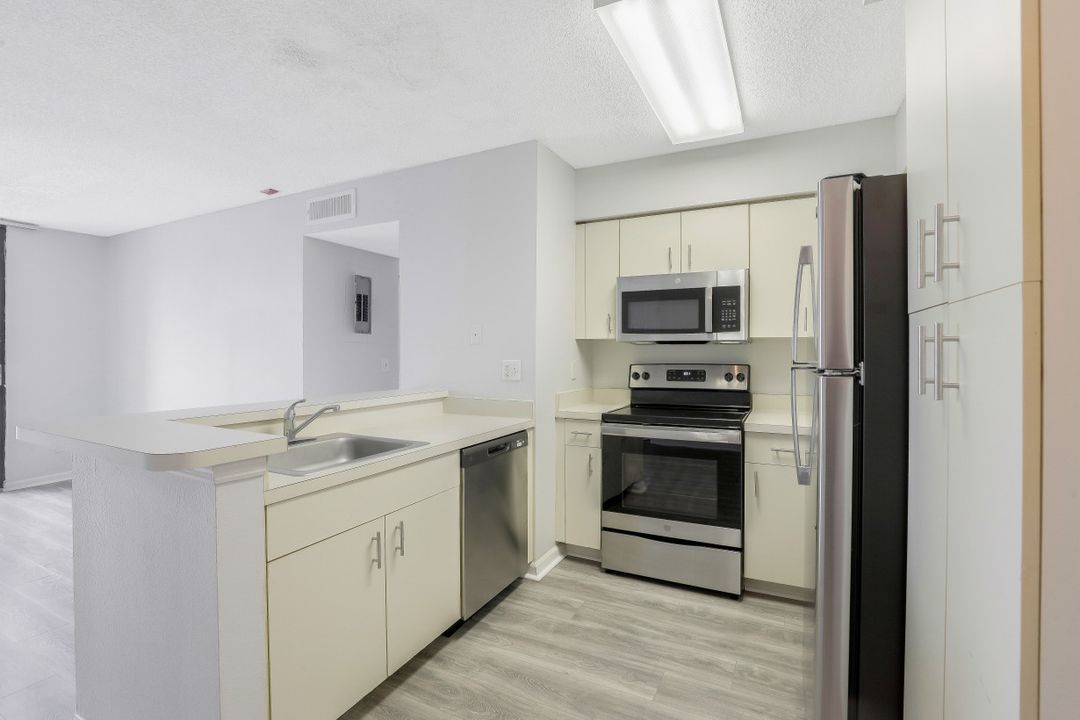 13545 Eagle Ridge Dr #826, Fort Myers, FL 33912