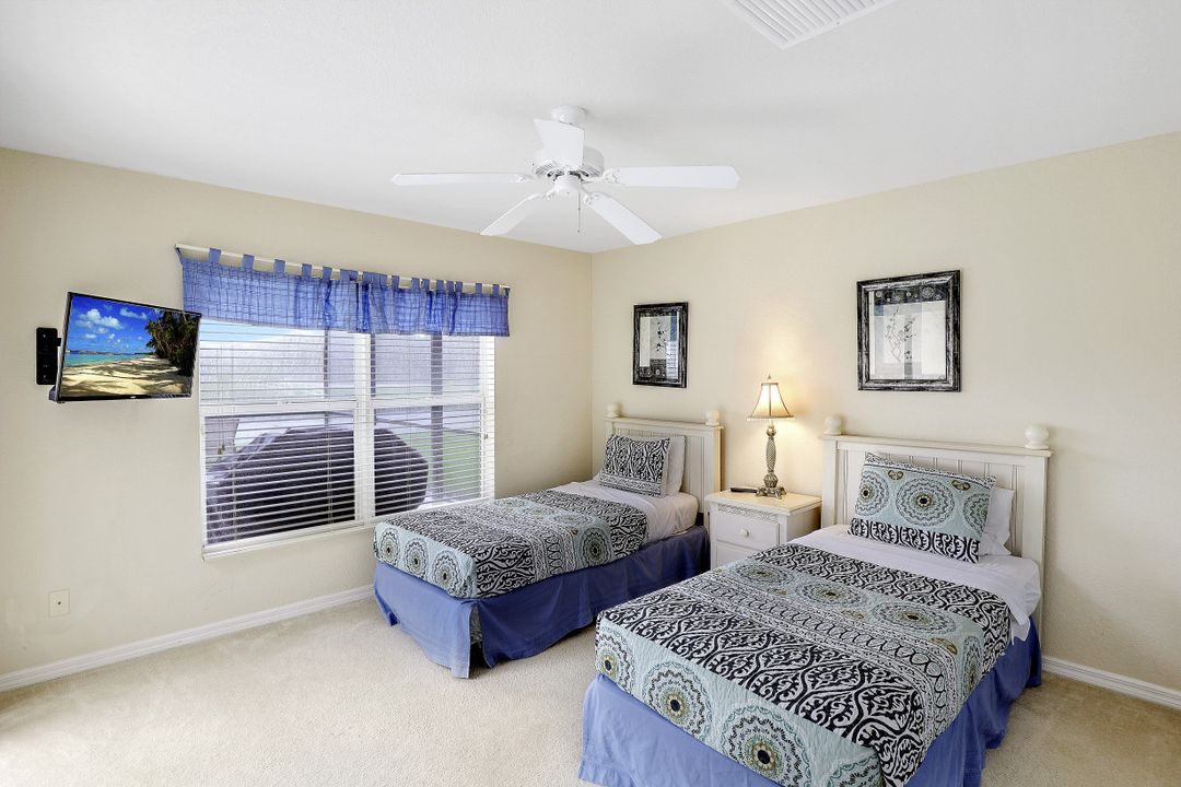 1087 Tivoli Dr, Naples, FL 34104