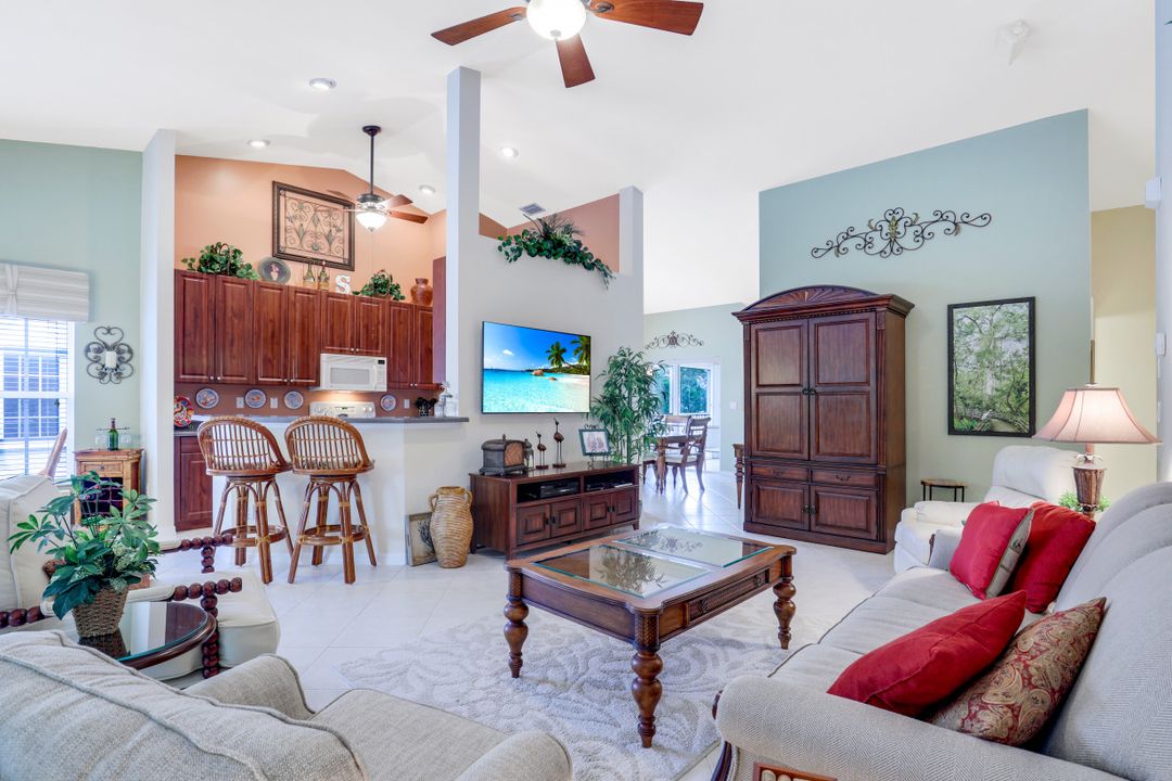 5610 Sherborn Dr #202, Naples, FL 34110