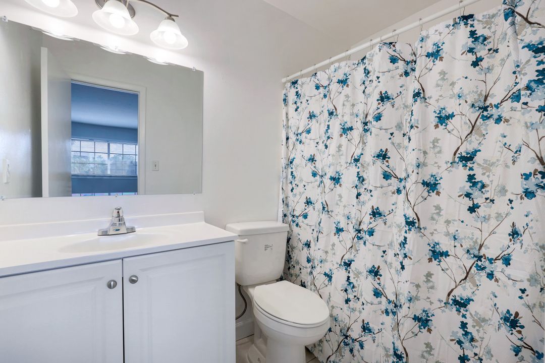 5860 Whiting Ct, Fort Myers, FL 33919