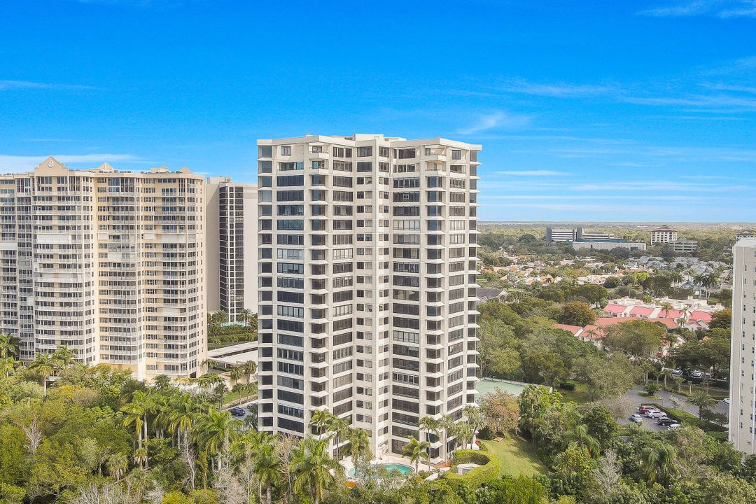 5555 Heron Point Dr #402, Naples, FL 34108