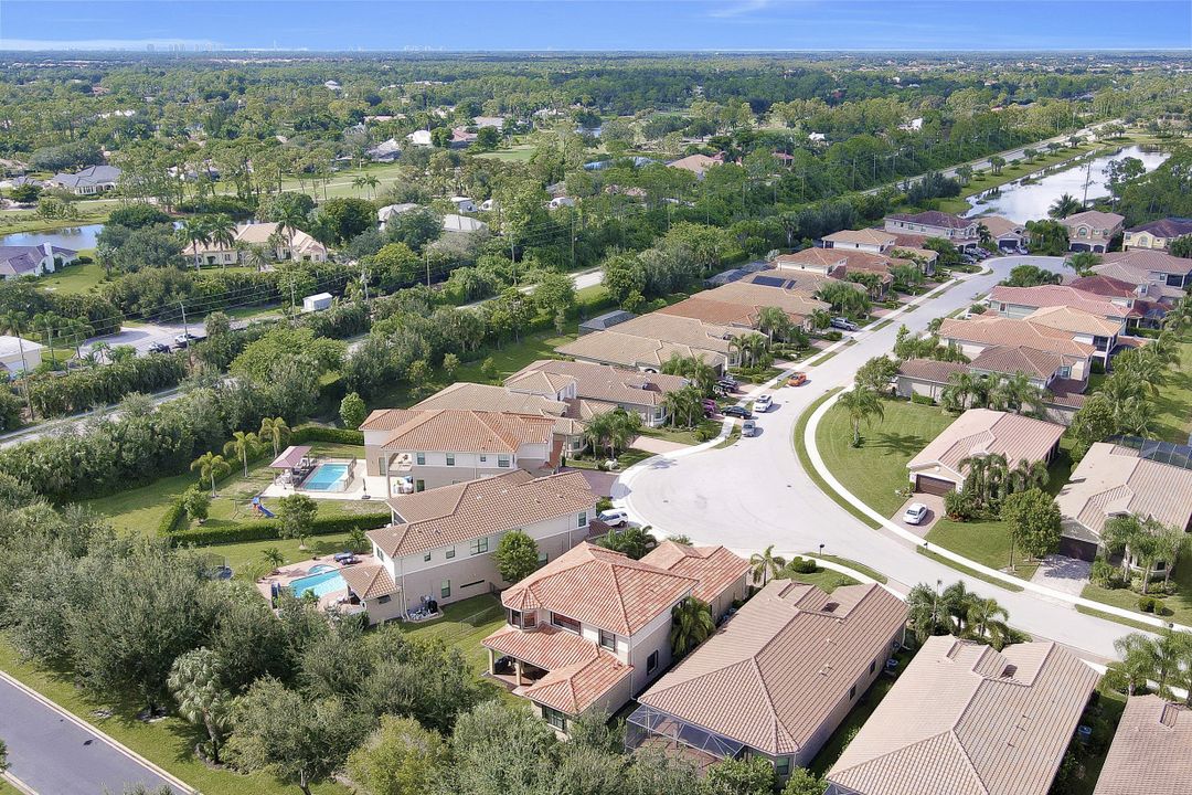 3271 Pacific Dr, Naples, FL 34119