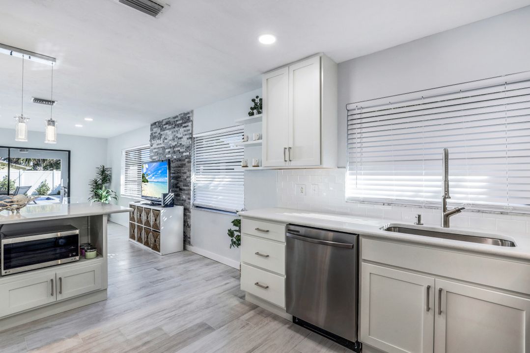 703 92nd Ave N, Naples, FL 34108