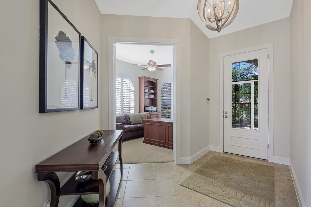5500 Freeport Ln, Naples, FL 34119