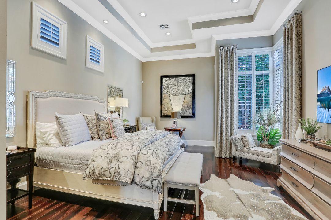 2086 Torino Way, Naples, FL 34105