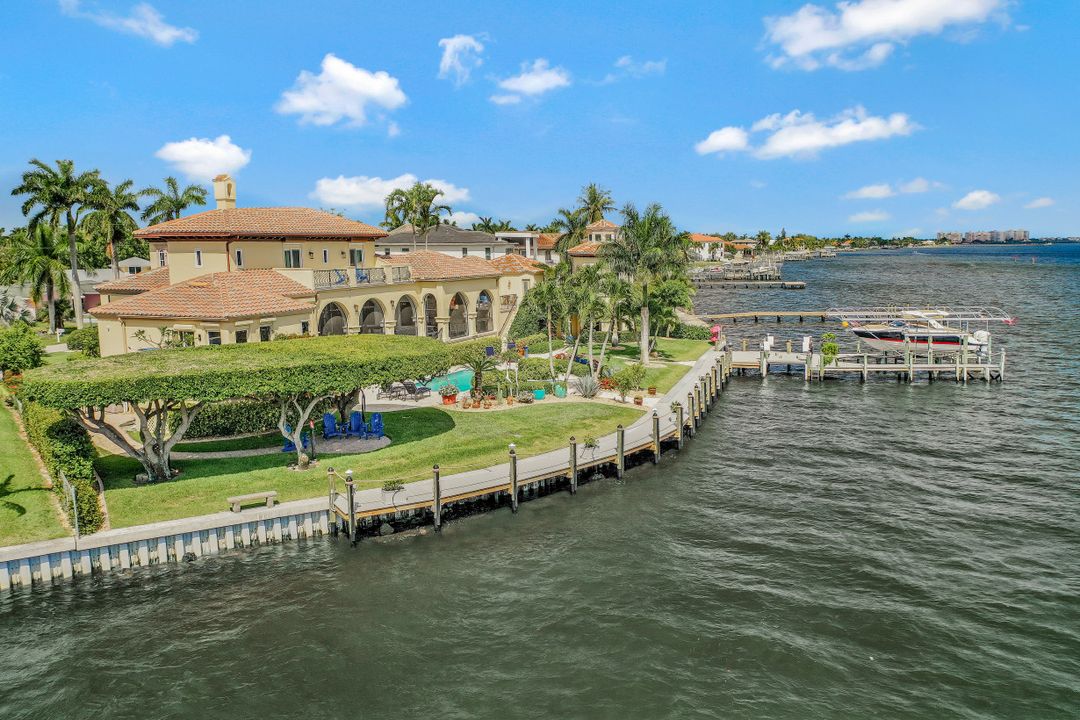 518 Coral Dr, Cape Coral, FL 33904