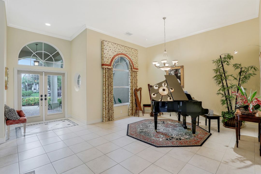 581 Wedgewood Way, Naples, FL 34119