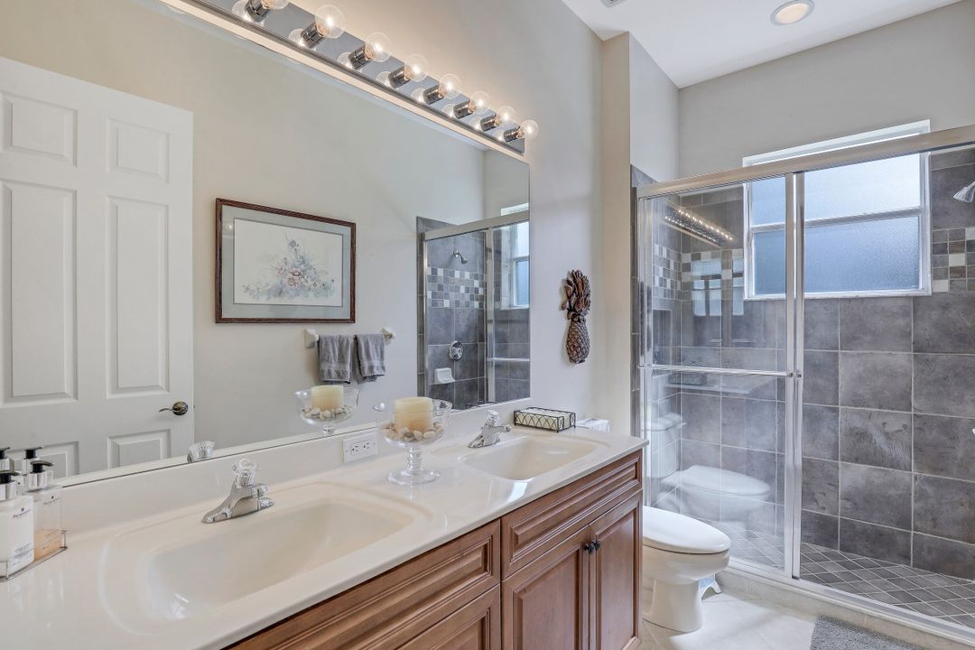 562 14th St SE, Naples, FL 34102