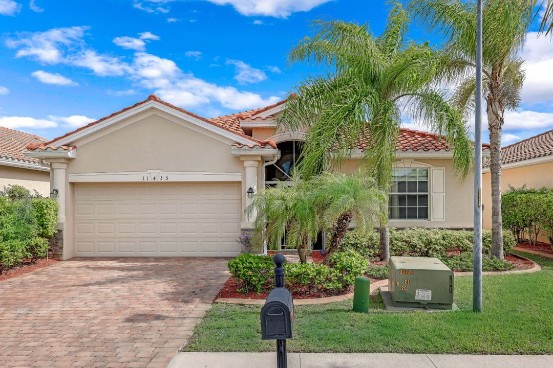 11435 Icarus Cir, Lehigh Acres, FL 33971