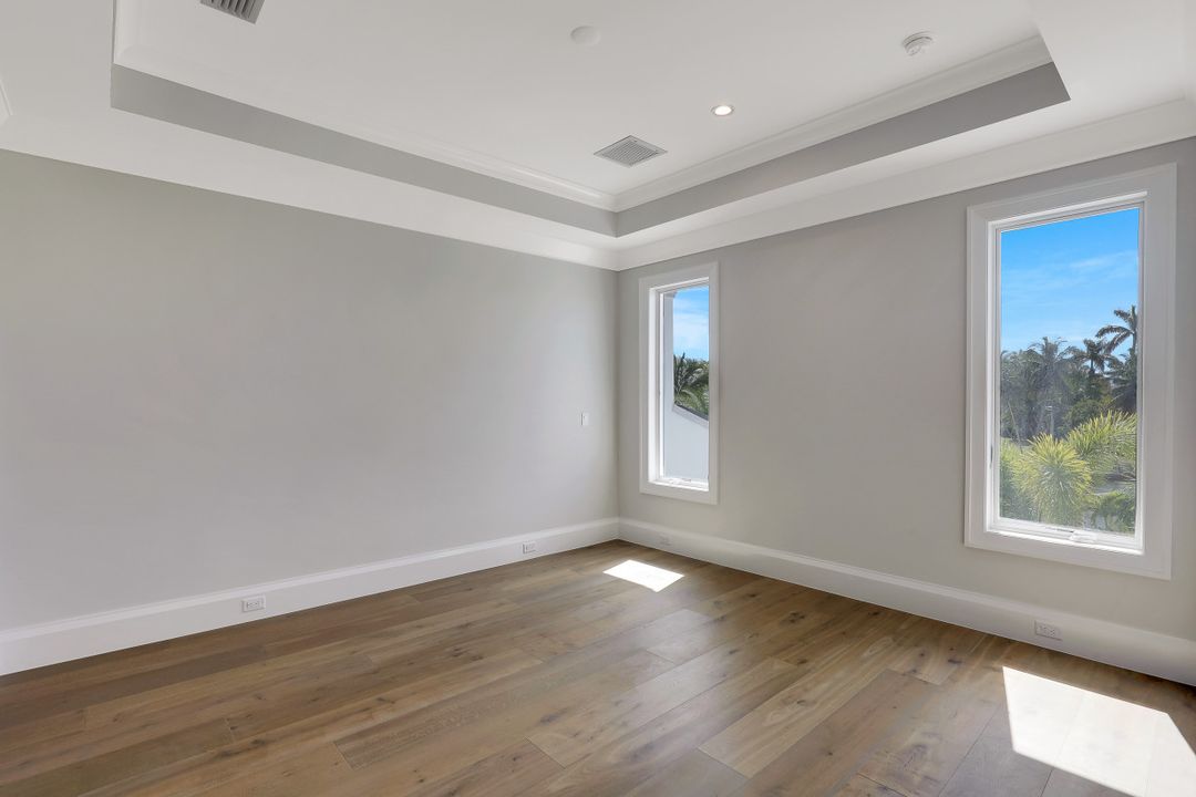 940 17th Ave S, Naples, FL 34102