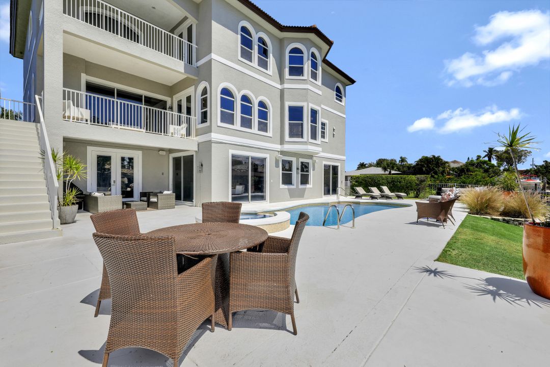 390 Seabee Ave, Naples, FL 34108