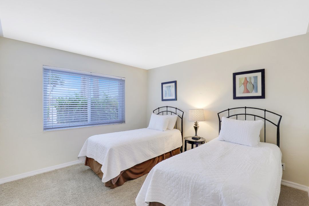 1025 Sandpiper St #E-203, Naples, FL 34102