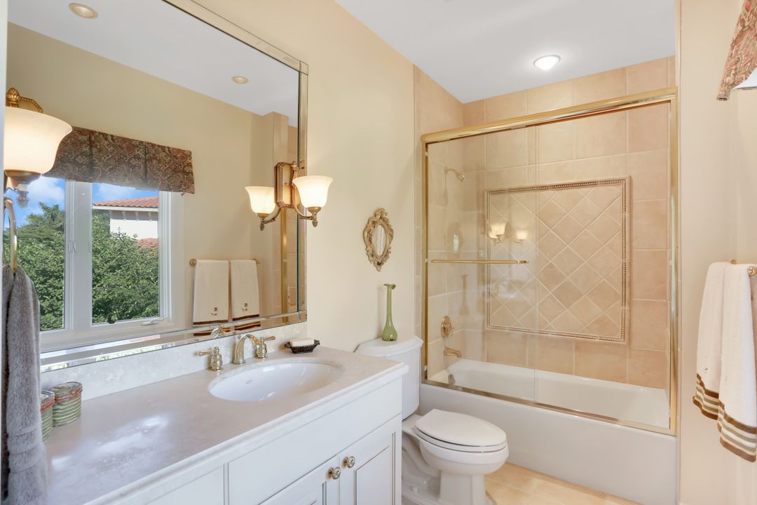 4309 Brynwood Dr, Naples, FL 34119