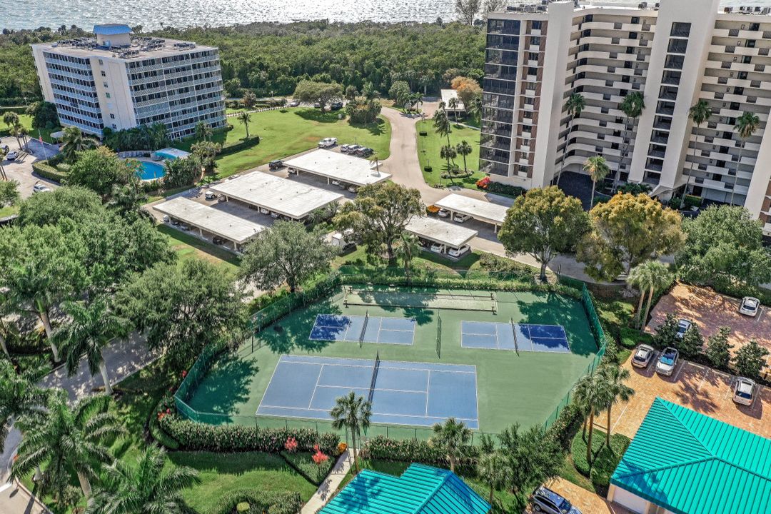 21 Bluebill Ave #404, Naples, FL 34108