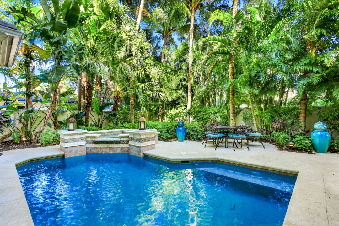 33 3rd St S, Naples, FL 34102