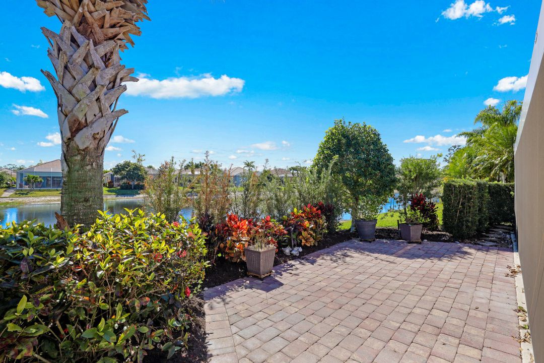 8404 Borboni Ct, Naples, FL 34114