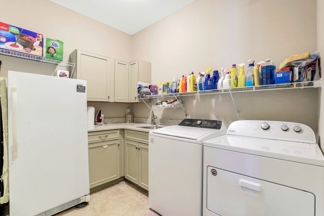 3188 Amadora Cir, Cape Coral, FL 33909