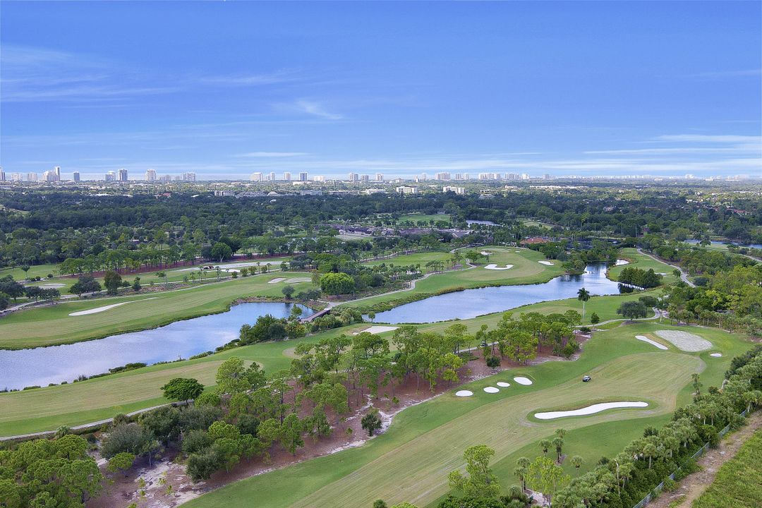 2824 Poinciana St, Naples, FL 34105