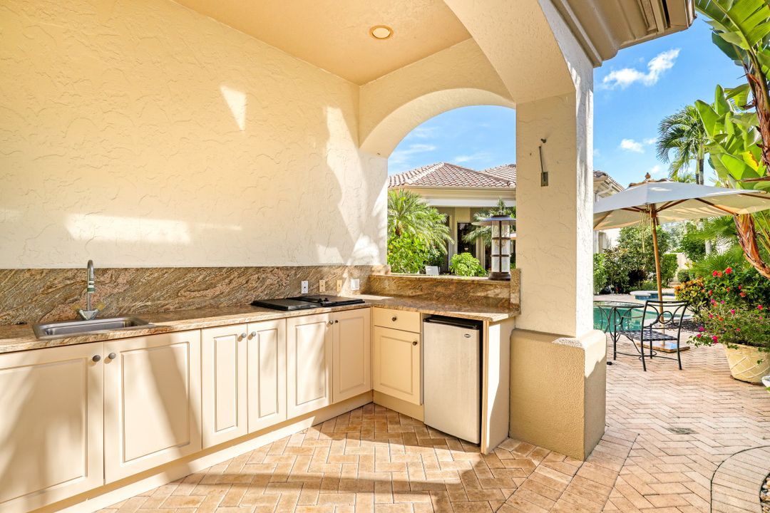 1064 Grand Isle Dr, Naples, FL 34108