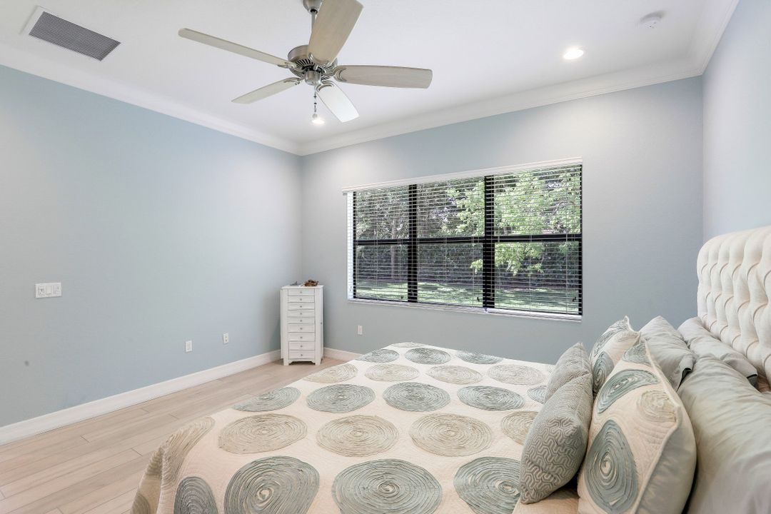 3195 Pacific Dr, Naples, FL 34119