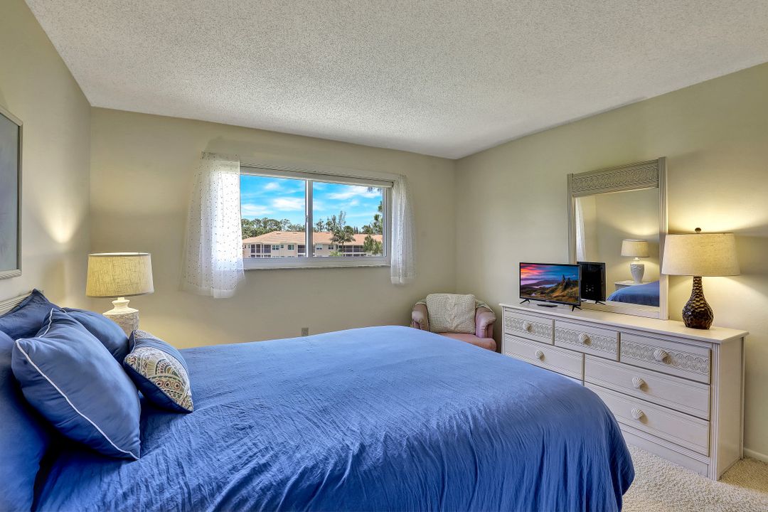 190 Turtle Lake Ct #203, Naples, FL 34105