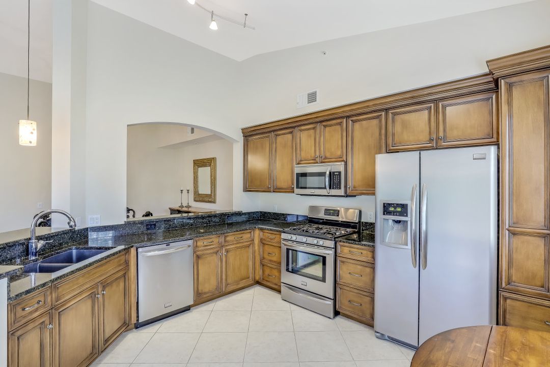 1886 Tarpon Bay Dr S #304, Naples, FL 34119