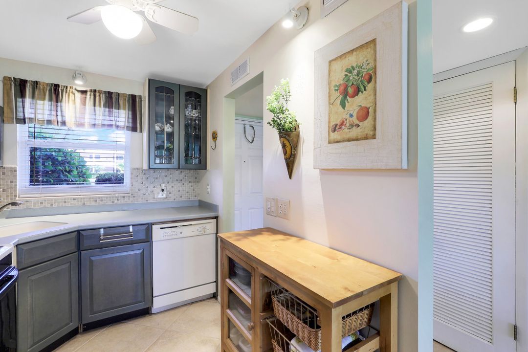 150 Turtle Lake Ct #103, Naples, FL 34105