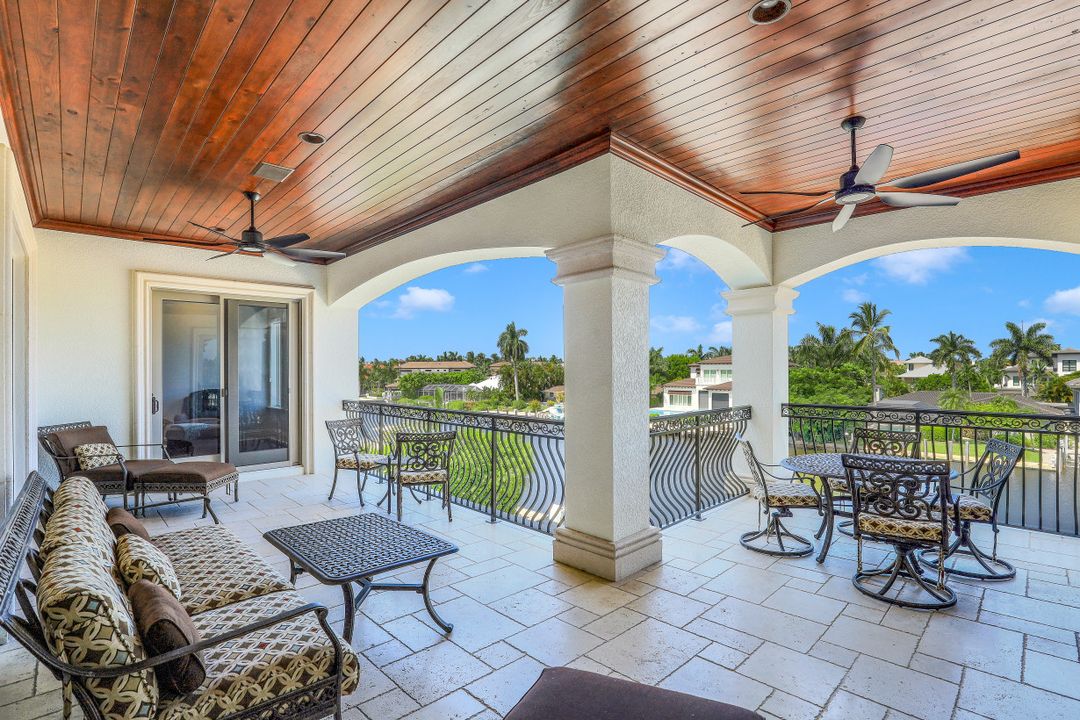 1940 6th St S, Naples, FL 34102