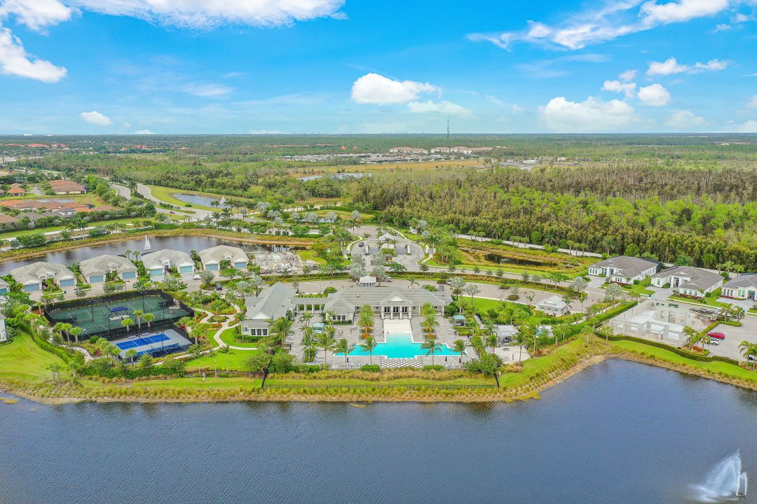 9003 Redonda Dr, Naples, FL 34114