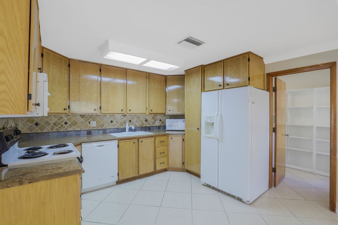 9820 Montana Ct, Bonita Springs, FL 34135