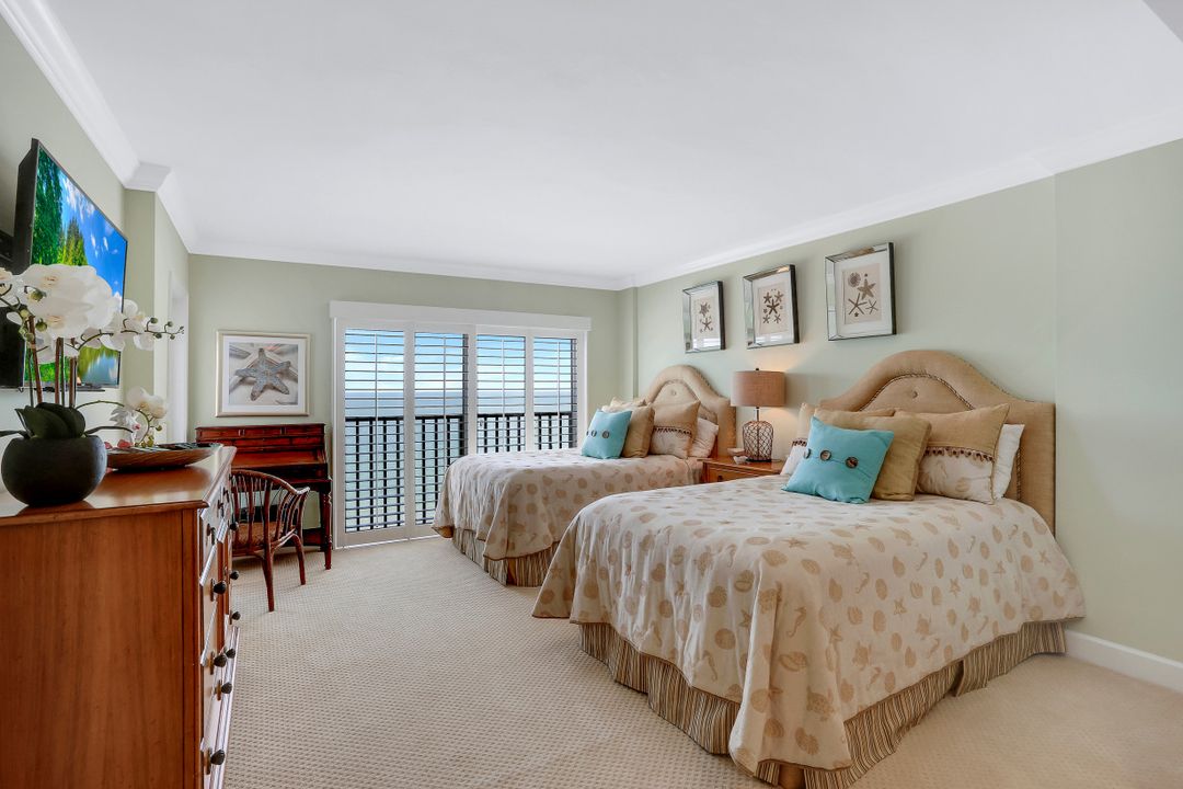 2171 Gulf Shore Blvd N #702, Naples, FL 34102