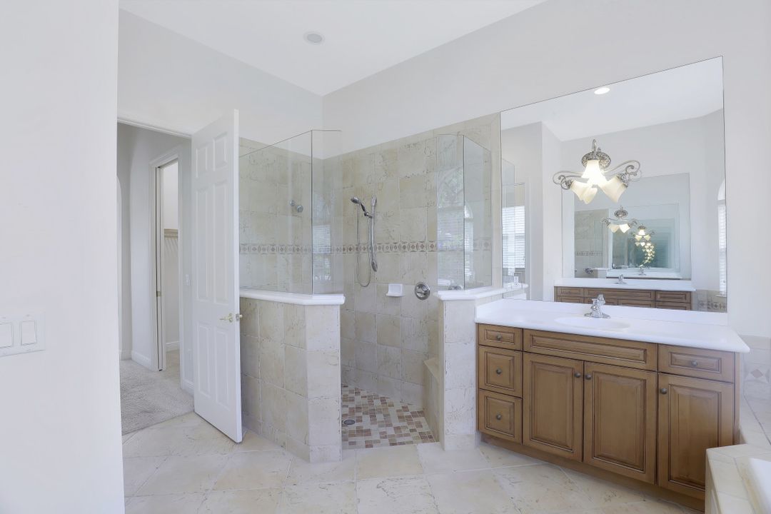 10196 Avonleigh Dr, Bonita Springs, FL 34135