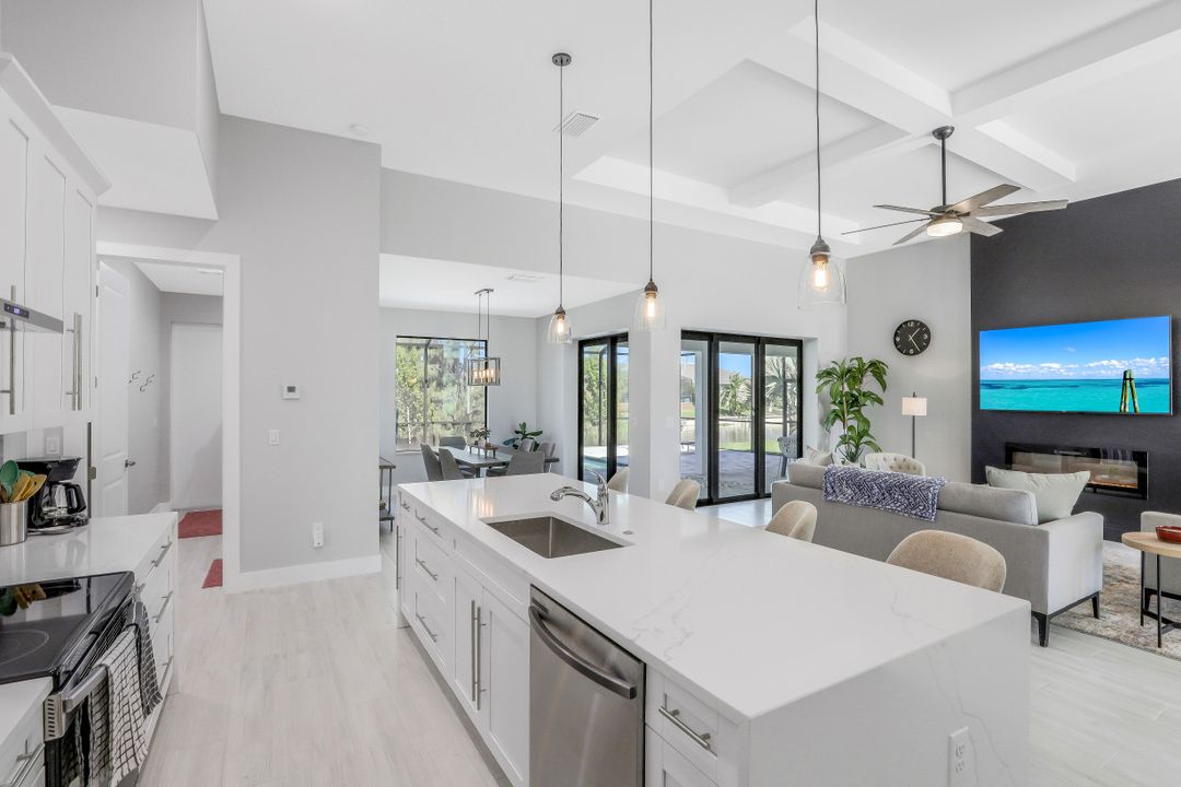 1001 SW 37th St, Cape Coral, FL 33914