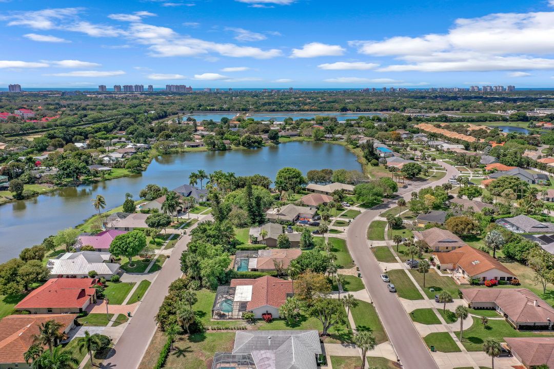 1010 Nottingham Dr, Naples, FL 34109