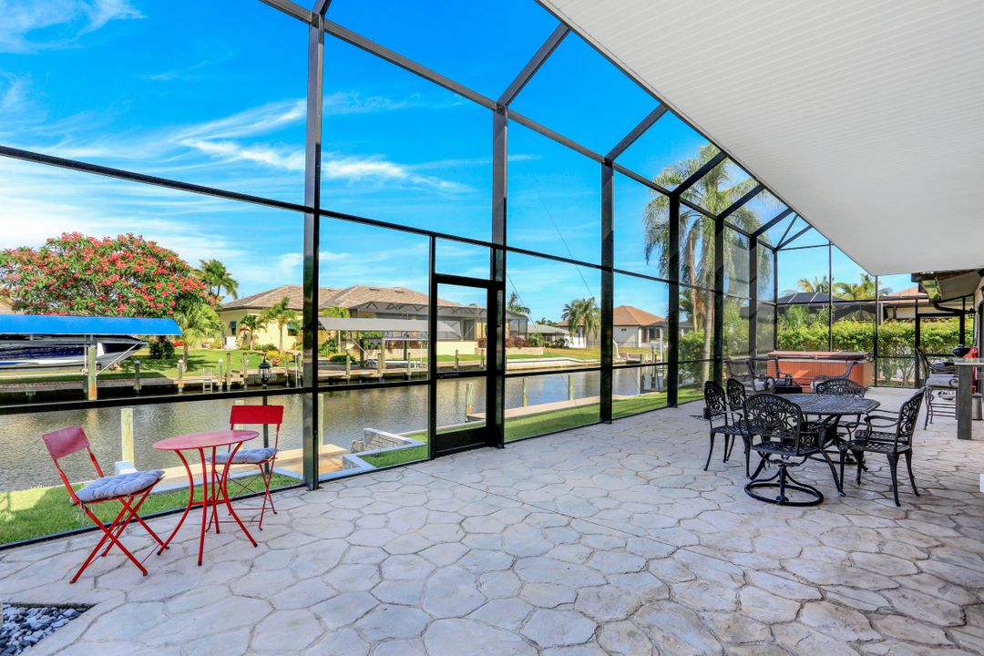 5811 SW 1st Pl, Cape Coral, FL 33914