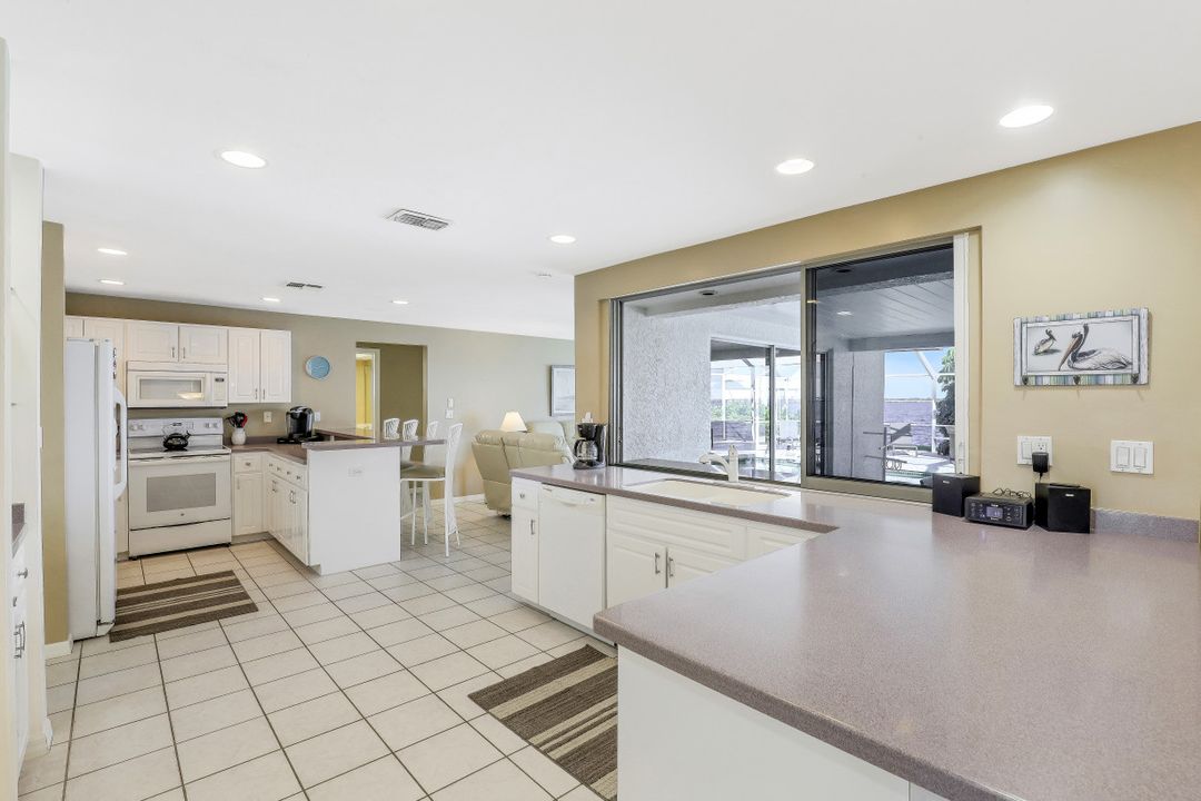 5261 Nautilus Dr, Cape Coral, FL 33904