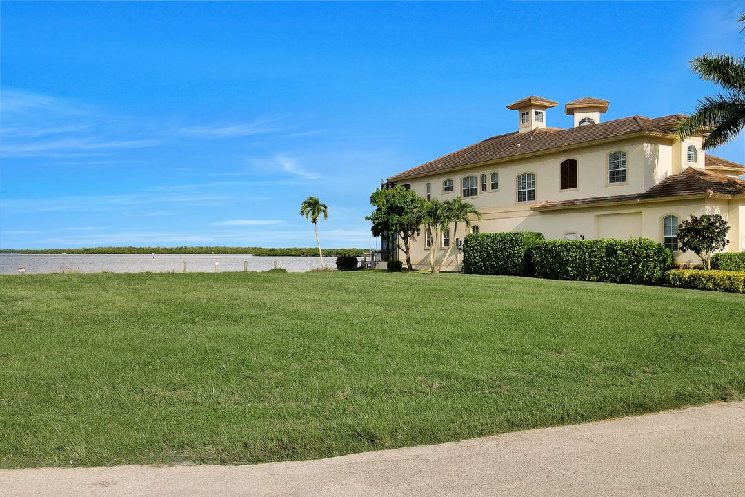 1411 Butterfield Ct, Marco Island, FL 34145