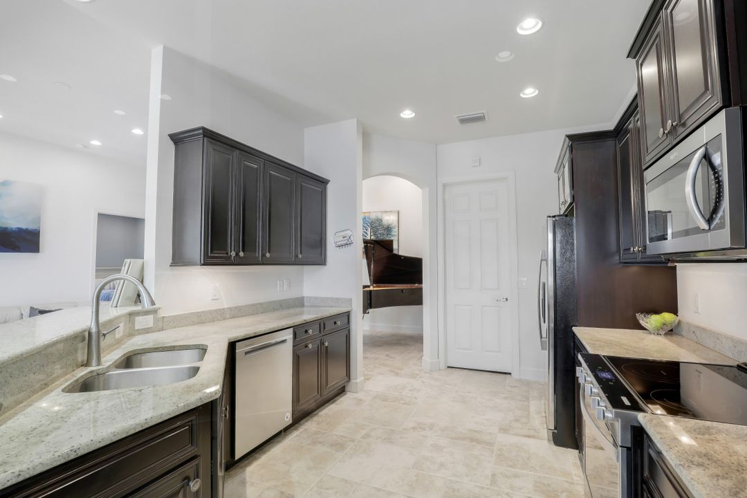 9415 Quarry Dr, Naples, FL 34120