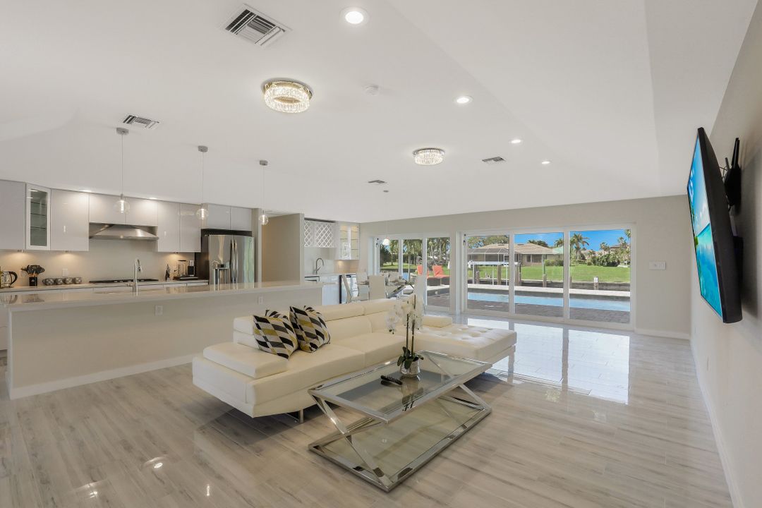 6572 E Town and River Rd, Fort Myers, FL 33919