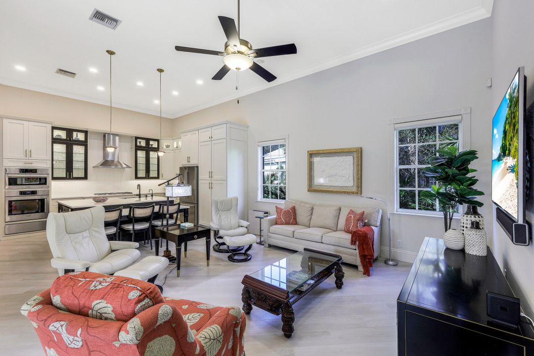 963 Barcarmil Way, Naples, FL 34110