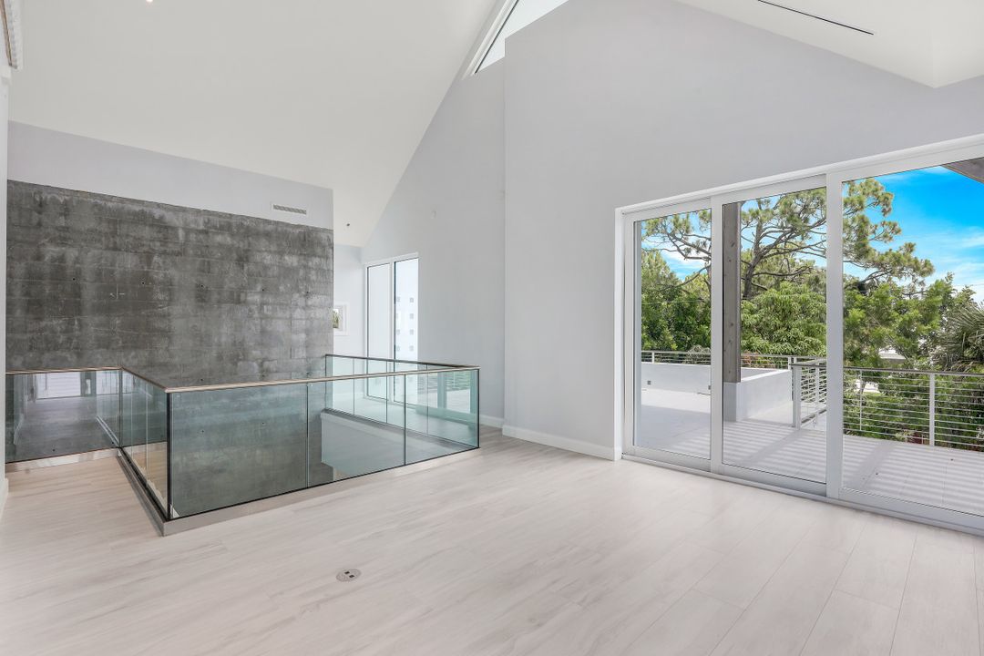 859 92nd Ave N, Naples, FL 34108