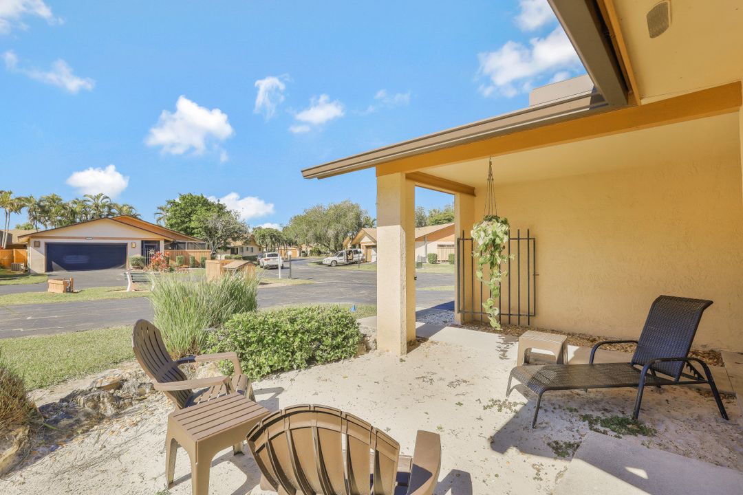 6474 Royal Woods Dr, Fort Myers, FL 33908