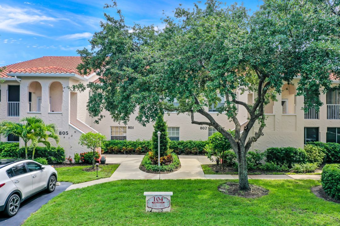 104 Tuscana Ct #805, Naples, FL 34119