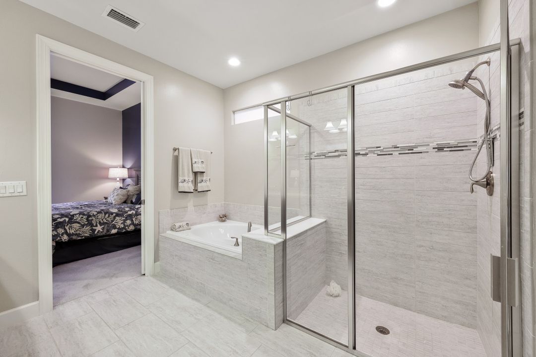 9431 Greyhawk Trl, Naples, FL 34120