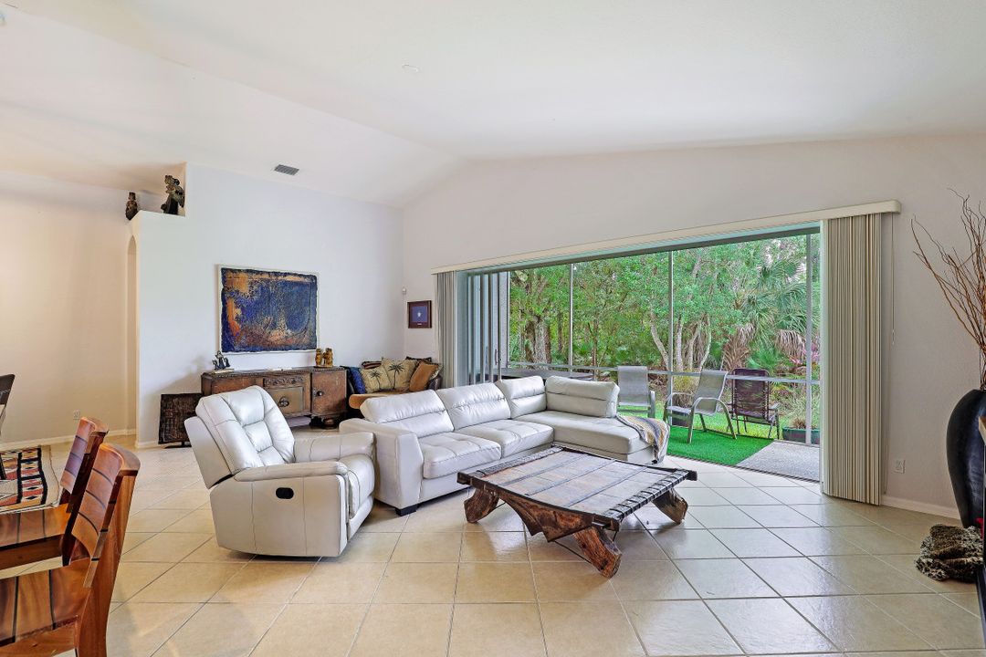 7920 Leicester Dr, Naples, FL 34104