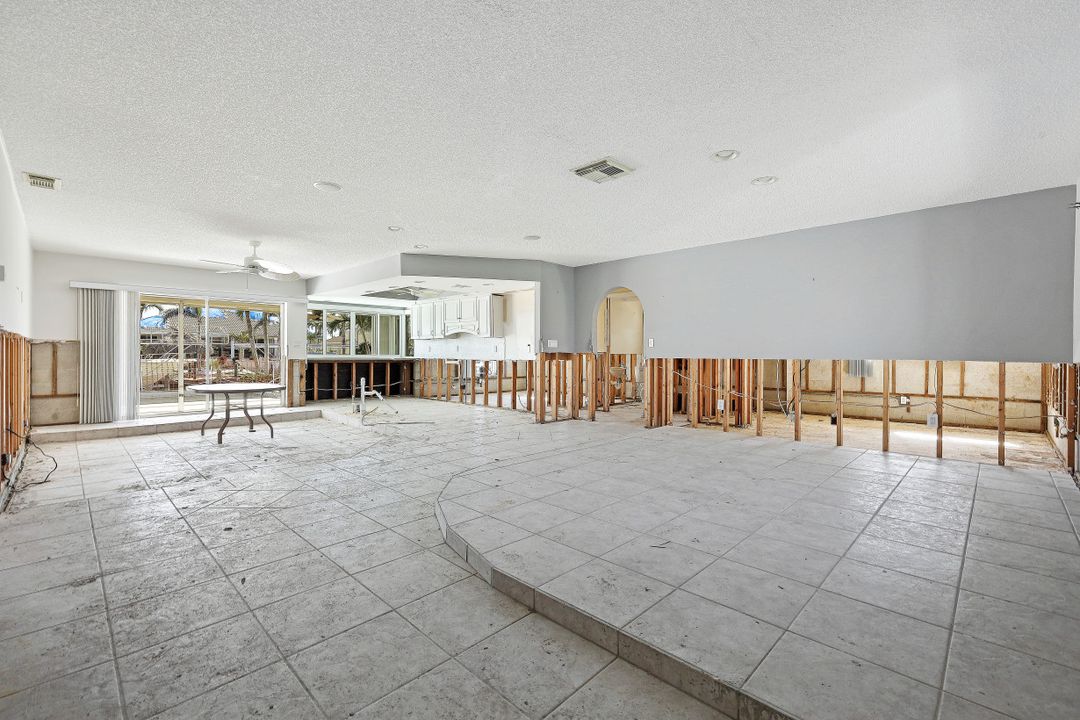 5327 SW 11th Ct, Cape Coral, FL 33914