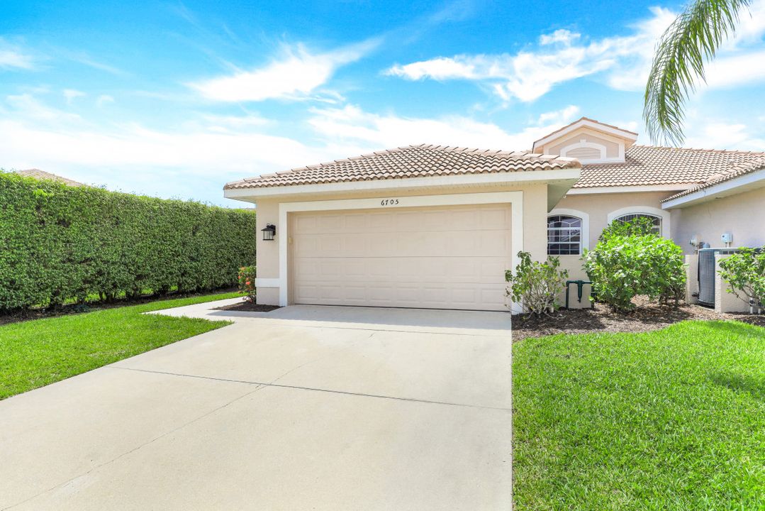 6705 Calumet Dr, Naples, FL 34113