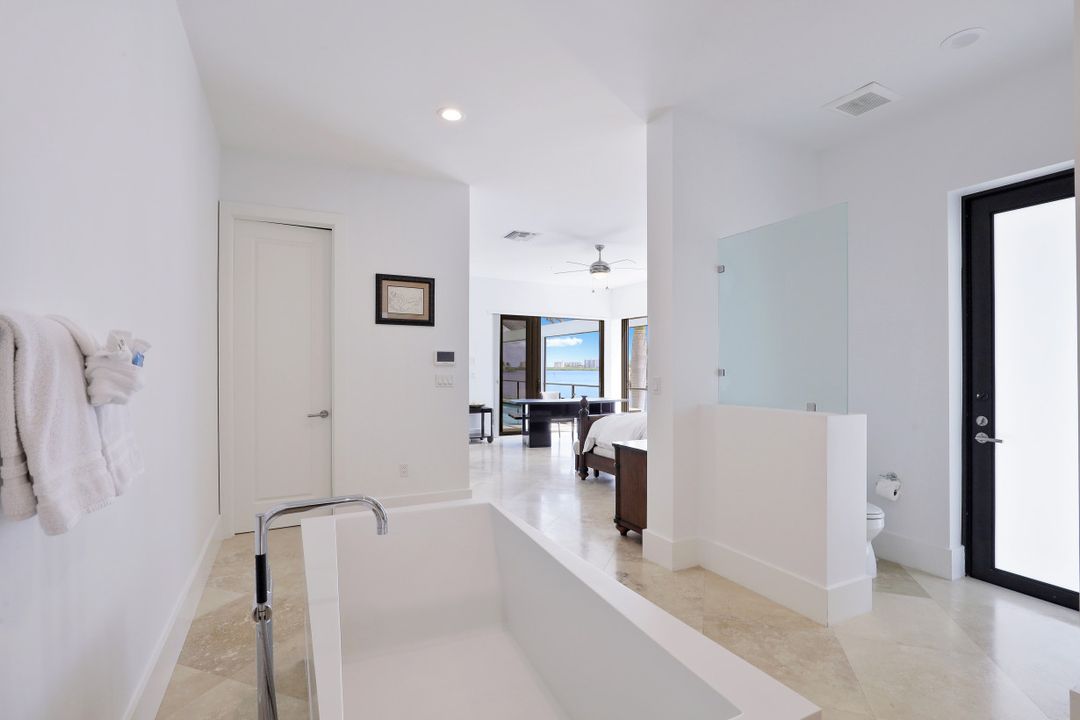 480 Parkhouse Ct, Marco Island, FL 34145