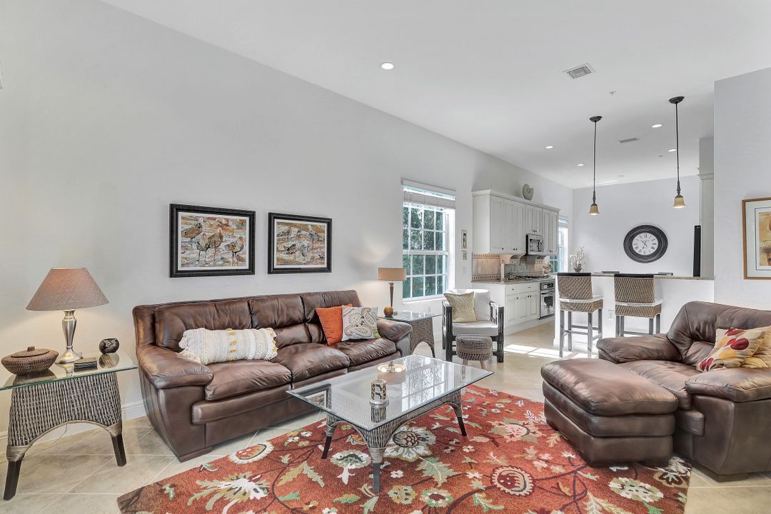 9243 Tesoro Ln #204, Naples, FL 34114