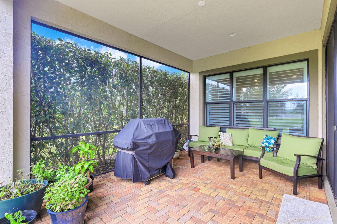 9256 Woodhurst Dr, Naples, FL 34120